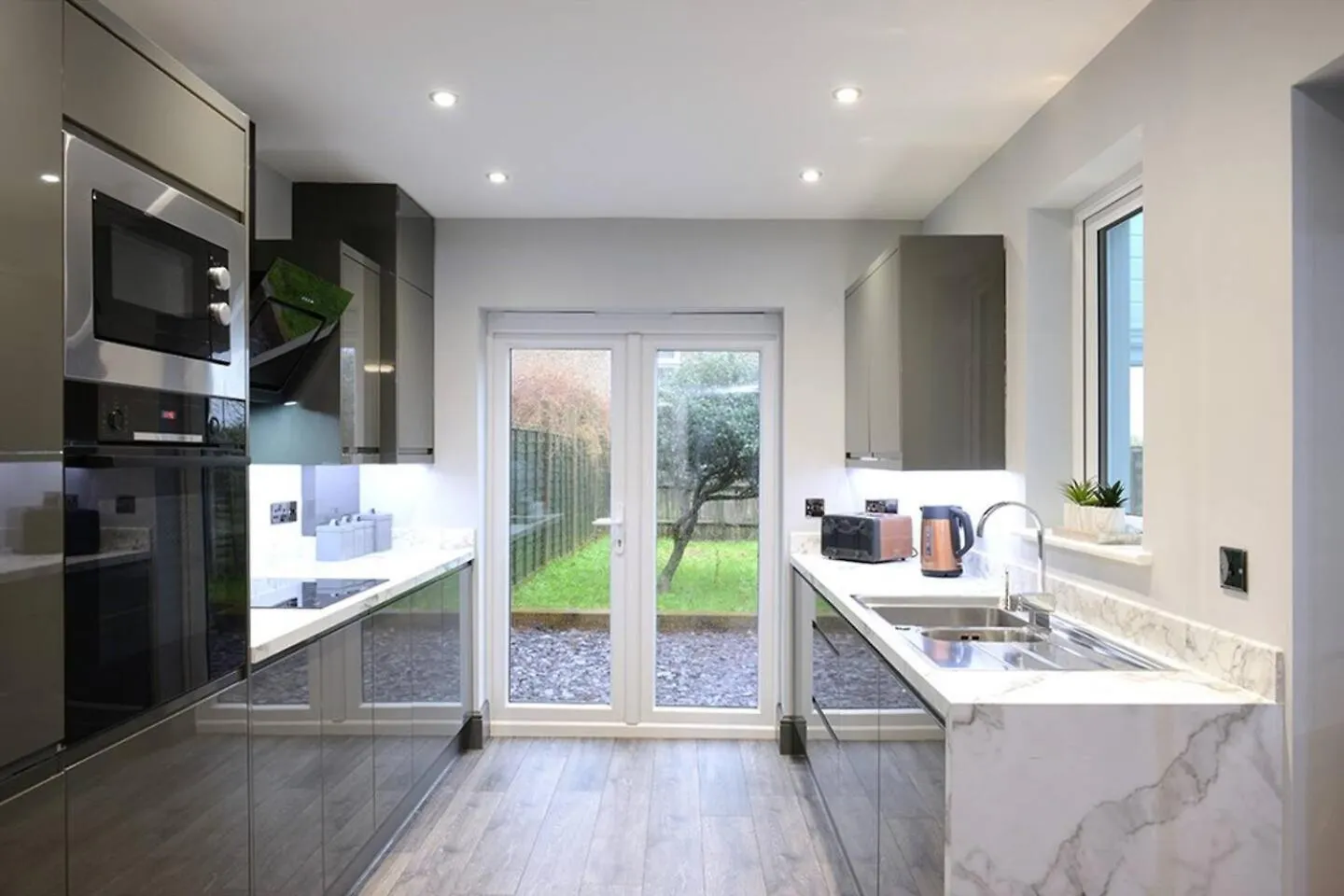 Luxury 8-Bed 2 Bath Contractor Ready Villa Southampton 0*,